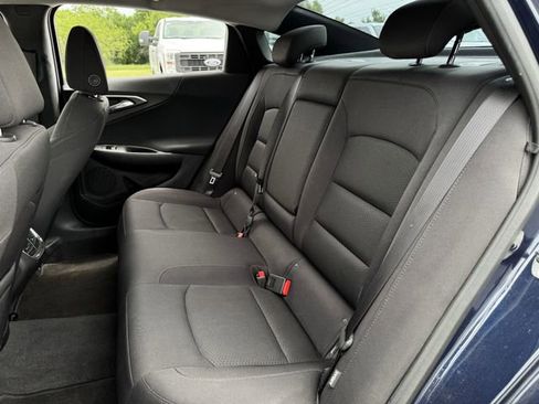 Used 2017 Chevrolet Malibu LT FWD image 28