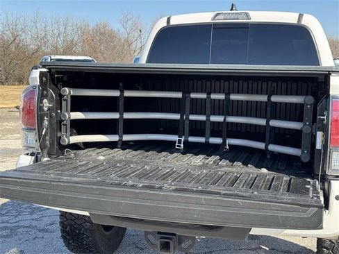 Used 2020 Toyota Tacoma Limited image 31