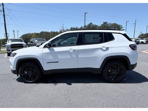 New 2026 Jeep Compass Latitude image 5