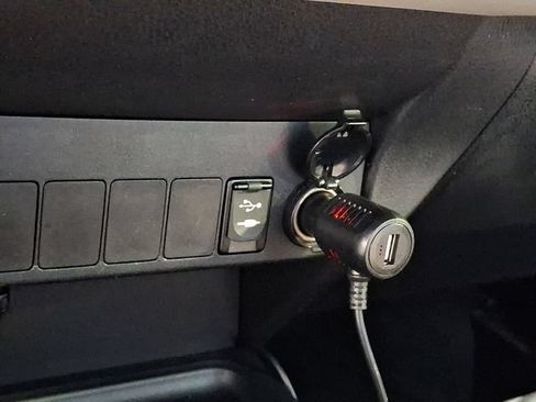 Used 2015 Toyota RAV4 LE AWD/4WD image 23