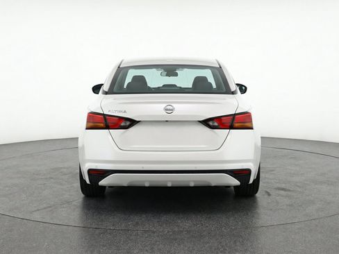 Used 2025 Nissan Altima 2.5 SV FWD image 7
