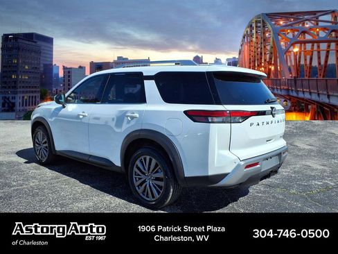 Used 2025 Nissan Pathfinder SL w/ SL Premium Package AWD/4WD image 5