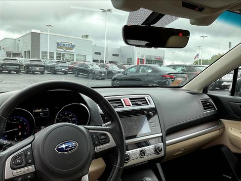 Used 2017 Subaru Outback 2.5i Limited AWD/4WD image 5