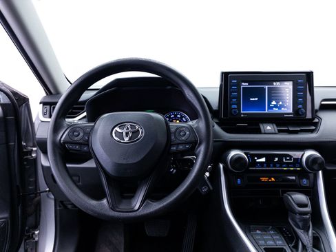 Used 2022 Toyota RAV4 LE AWD/4WD image 6