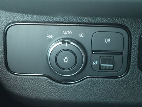 Used 2019 Freightliner Sprinter 3500 RWD image 28