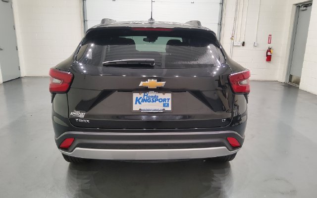 Used 2025 Chevrolet Trax LT FWD image 6