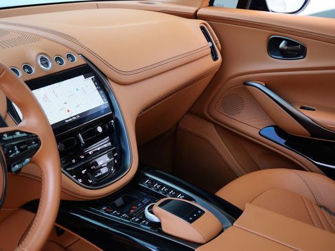 Used 2021 Aston Martin DBX image 10