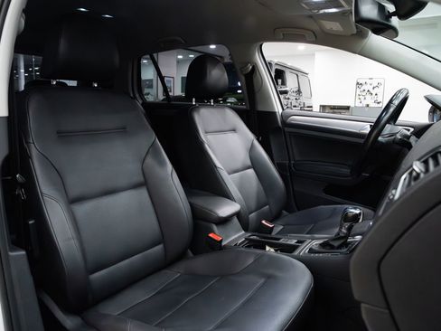 Used 2016 Volkswagen e-Golf SEL Premium image 10