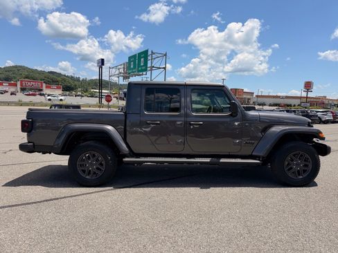 Used 2026 Jeep Gladiator Sport AWD/4WD image 8