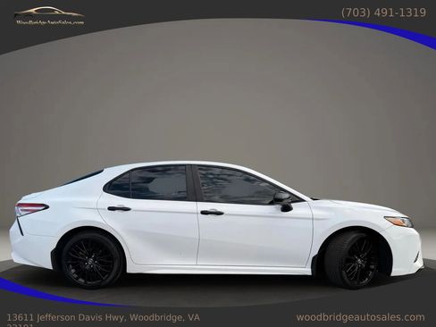 Used 2020 Toyota Camry SE image 2