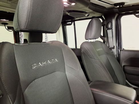 Used 2022 Jeep Wrangler Unlimited Sahara w/ LED Lighting Group AWD/4WD image 10