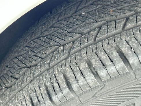 Used 2022 Chevrolet Traverse Premier image 39