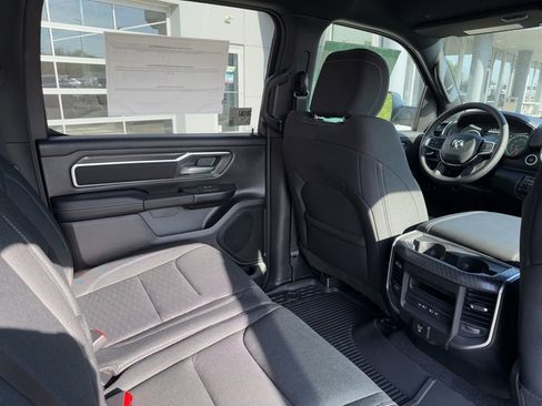 New 2026 RAM 1500 4x4 Crew Cab image 36