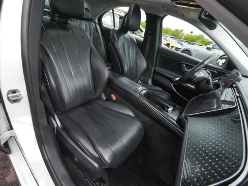 Used 2025 Mercedes-Benz E 350 4MATIC Sedan image 39