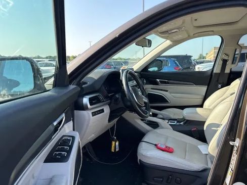 Used 2020 Kia Telluride S FWD image 2