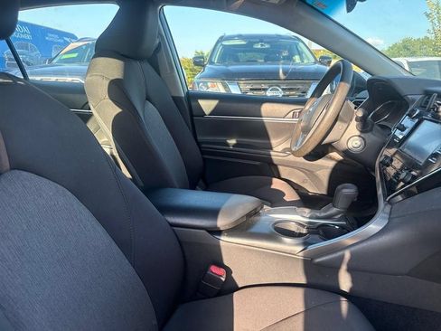 Used 2018 Toyota Camry LE FWD image 18