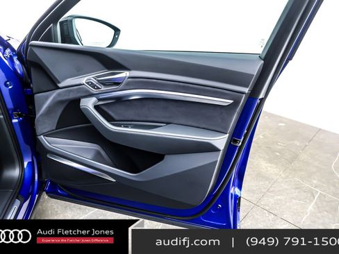 Used 2024 Audi SQ8 e-tron Premium Plus w/ Black Optic Package image 24