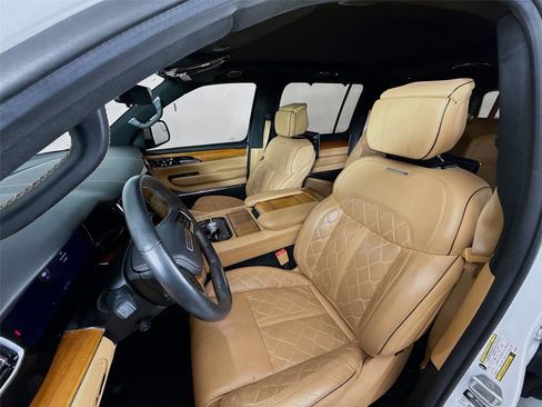 Used 2022 Jeep Grand Wagoneer Series III image 12