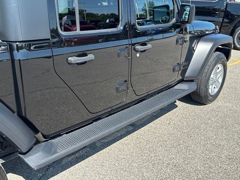 Used 2020 Jeep Gladiator Sport w/ Quick Order Package 24S AWD/4WD image 16