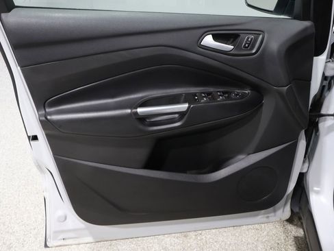 Used 2019 Ford Escape SE image 13