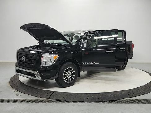 Used 2020 Nissan Titan SV w/ SV Convenience Package RWD image 11