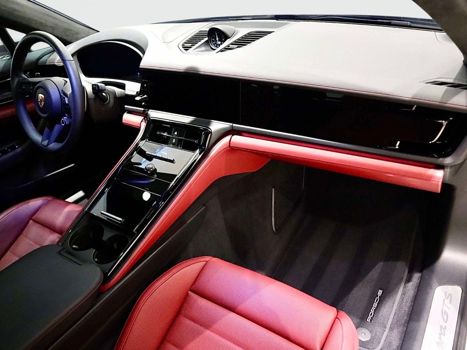 Used 2026 Porsche Panamera GTS AWD/4WD image 18