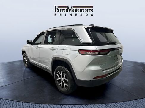 Used 2024 Jeep Grand Cherokee Limited AWD/4WD image 3