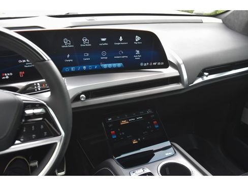 Certified 2026 Cadillac Vistiq Platinum image 22