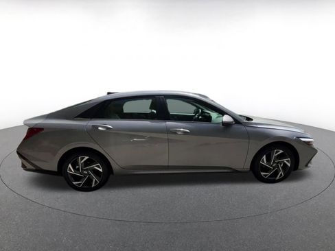 Used 2025 Hyundai Elantra SEL image 16