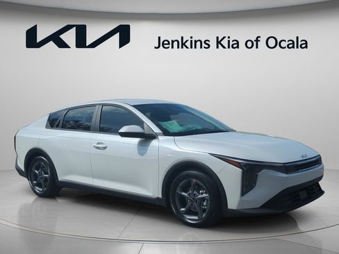 New 2026 Kia K4 LXS image 1