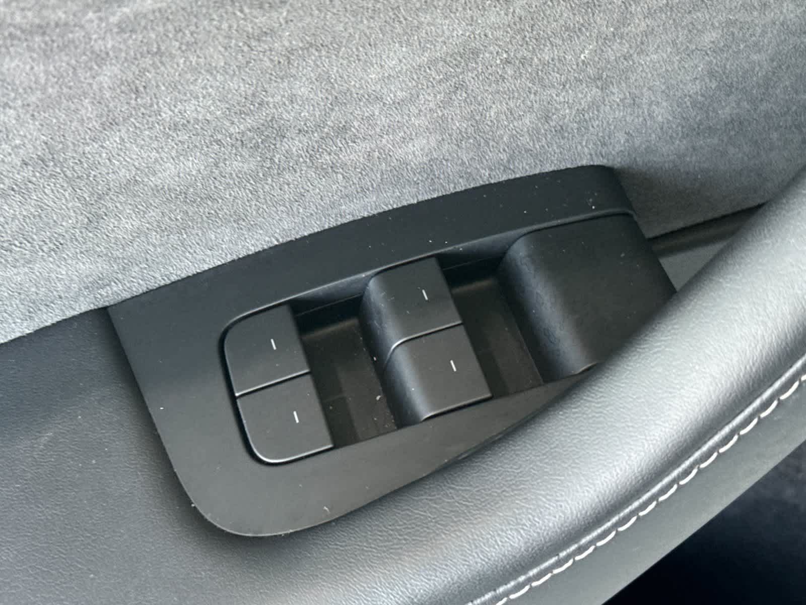 Used 2023 Tesla Model Y AWD image 13