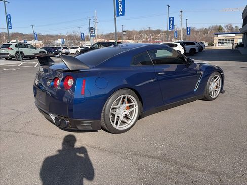 Used 2014 Nissan GT-R Premium image 5