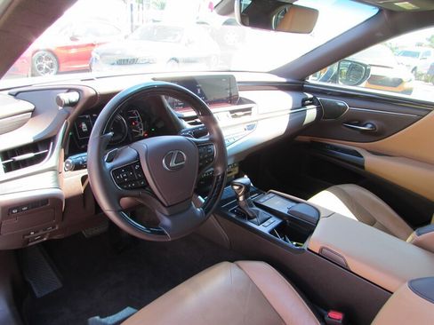 Used 2021 Lexus ES 300h w/ Accessory Package FWD image 9