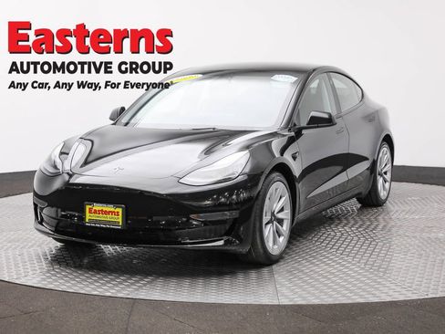 Used 2023 Tesla Model 3 Standard Range image 1