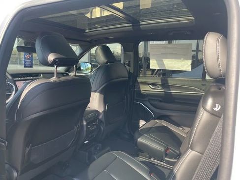 New 2026 Jeep Grand Cherokee L Limited w/ Limited Altitude Package AWD/4WD image 10