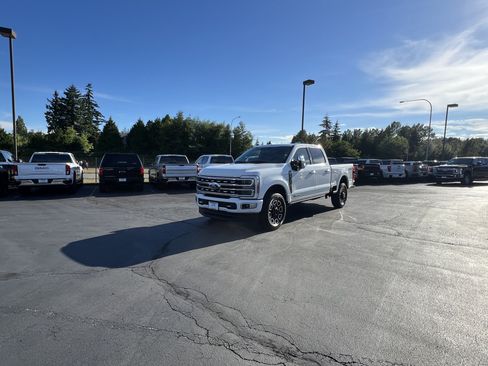 Used 2023 Ford F350 Platinum w/ FX4 Off-Road Package AWD/4WD image 3