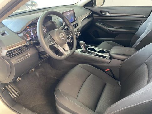 Used 2024 Nissan Altima 2.5 SV FWD image 17