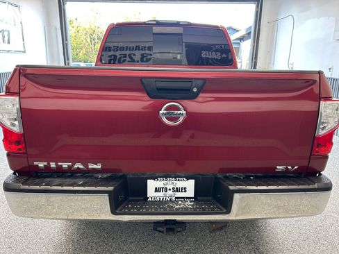 Used 2017 Nissan Titan SV RWD image 5