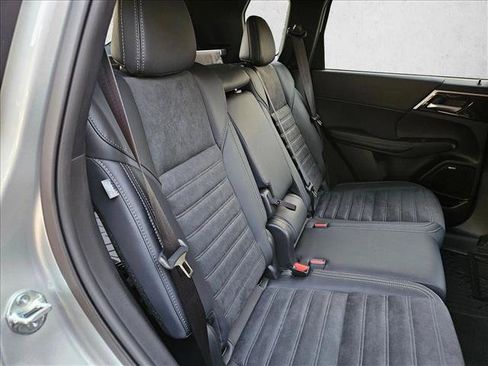 Used 2026 Mitsubishi Outlander SE FWD image 17