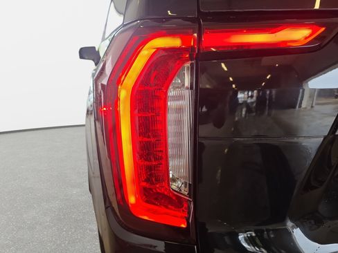 Used 2023 GMC Yukon Denali Ultimate AWD/4WD image 33
