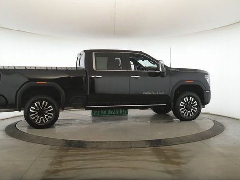 Used 2025 GMC Sierra 2500 Denali Ultimate image 6