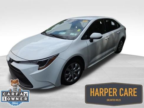 Used 2025 Toyota Corolla LE FWD image 1