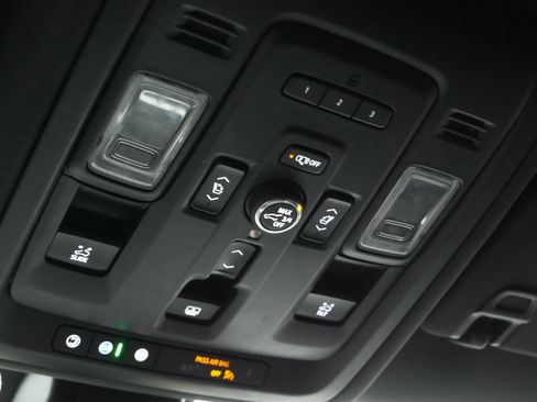 Used 2021 Chevrolet Tahoe Z71 image 11