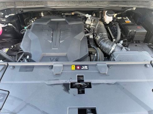 Used 2025 Kia Carnival EX FWD image 16