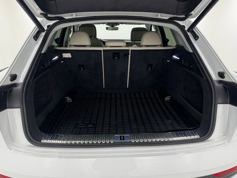 Used 2019 Audi e-tron Premium Plus image 35