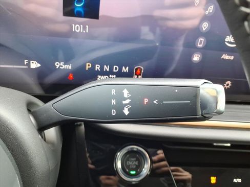 Certified 2025 Buick Envision Avenir image 23