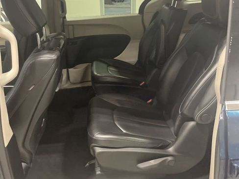 Used 2023 Chrysler Pacifica Touring-L w/ Uconnect Theater Family Group image 15
