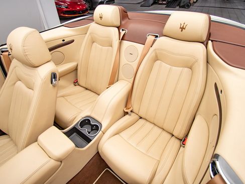 Used 2013 Maserati GranTurismo Sport RWD image 23