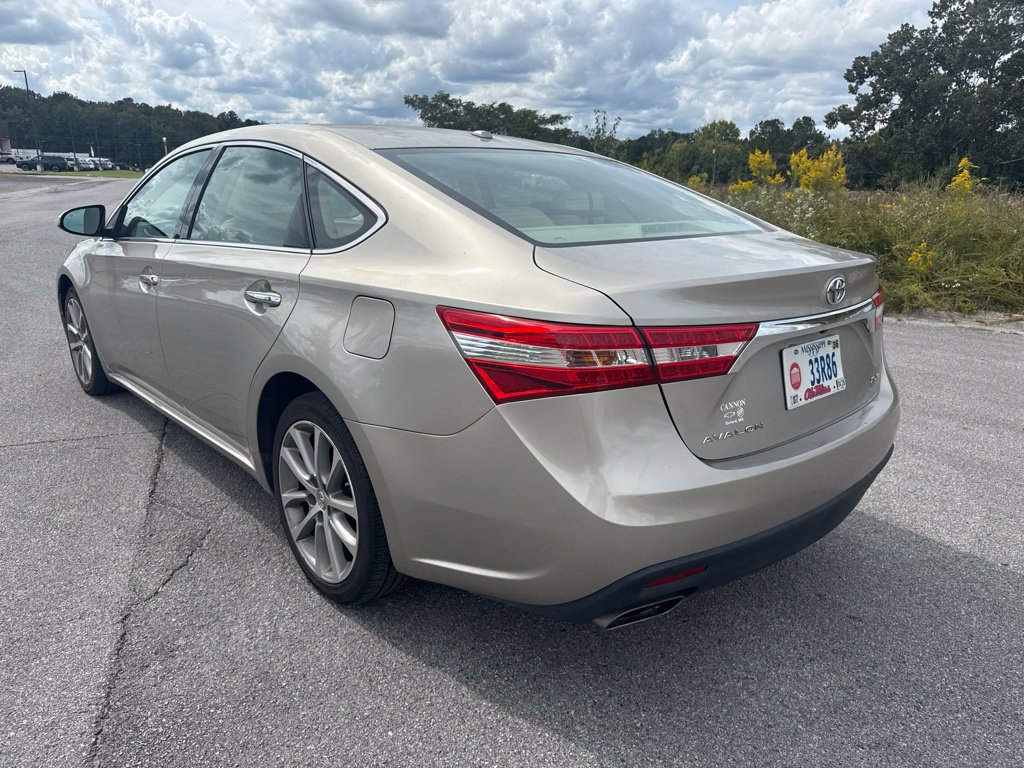 Used 2014 Toyota Avalon XLE Touring FWD image 10