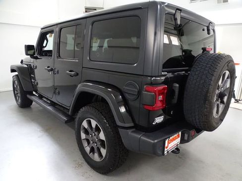 Used 2018 Jeep Wrangler Unlimited Sahara w/ Dual Top Group AWD/4WD image 19